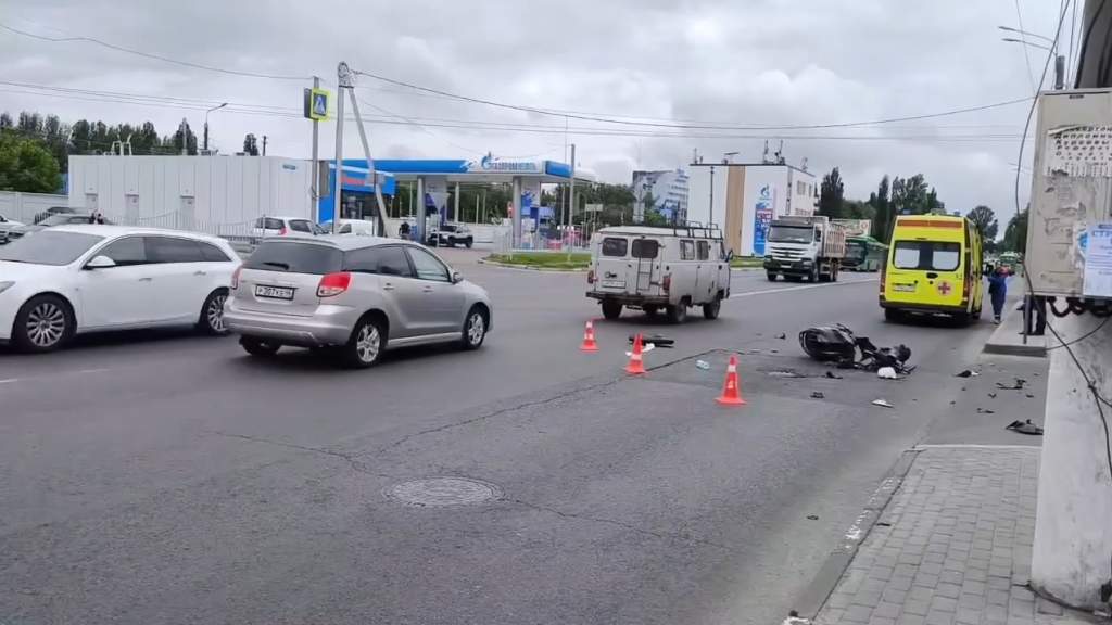 В Курске 39-летний водитель скутера погиб в аварии со встречным авто
