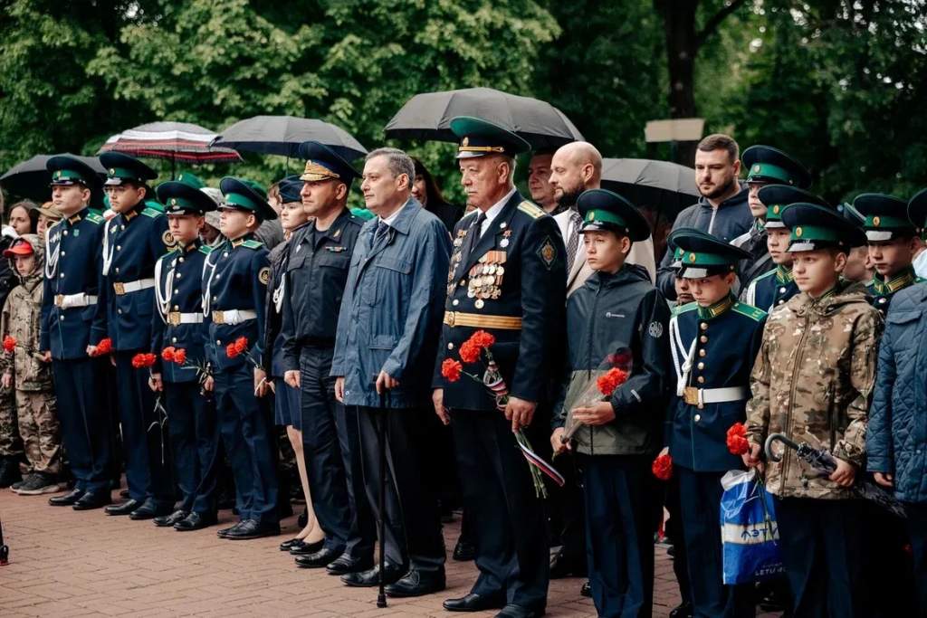 Хинштейн поздравил курских бойцов с Днем пограничника