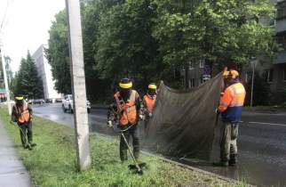 Дорожники очищают улицы Курска после дождей