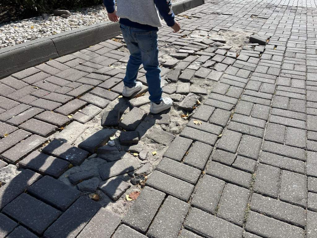 В Курске стартовал прием заявок на субсидии для установки детских площадок