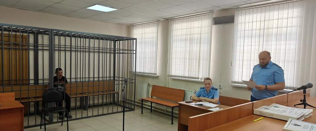 Курянин пытался расчленить сожительницу в день рождения перед приходом гостей