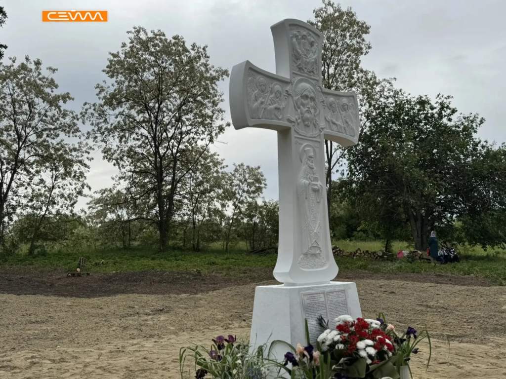 Поклонный крест в честь святителя Луки Крымского установили в Курской области