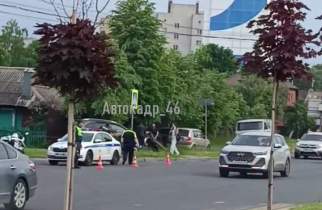 В Курске водитель Kia протаранил светофор
