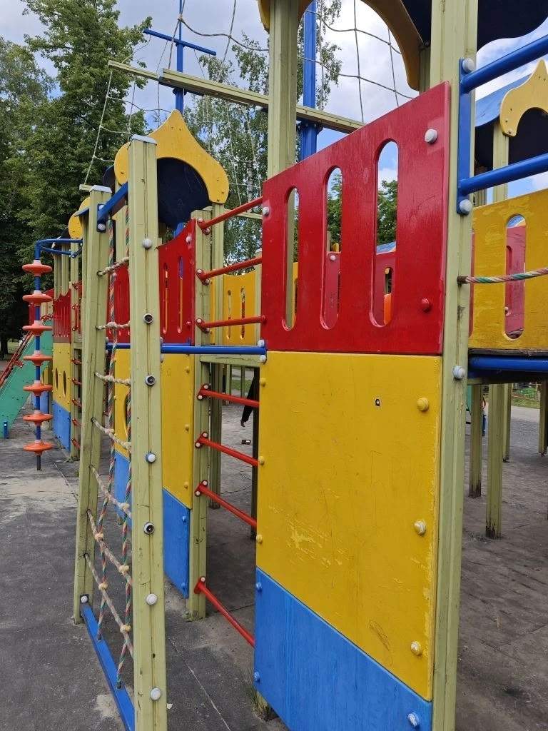 В парке Дзержинского в Курске начали ремонт детского «Корабля»