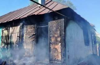 В курской деревне Бобровка выгорел жилой дом