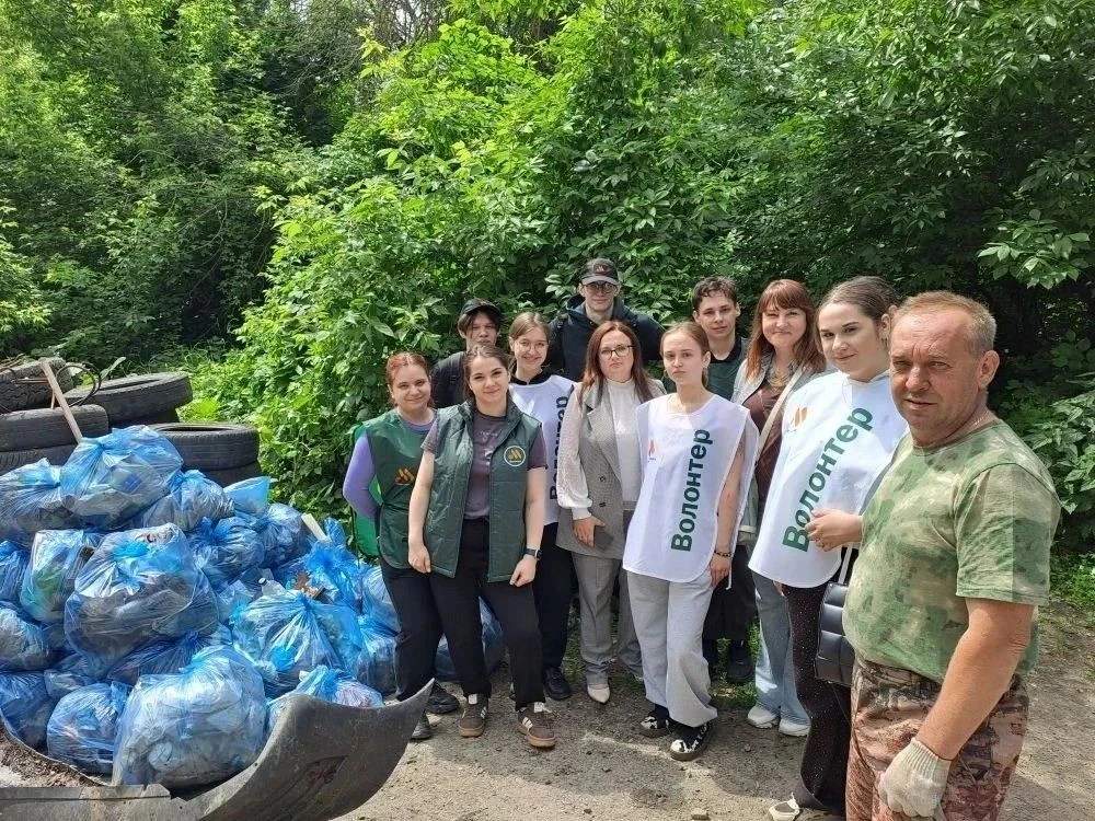 В Курске в Крутом Логу собрали 3,5 кубометра мусора