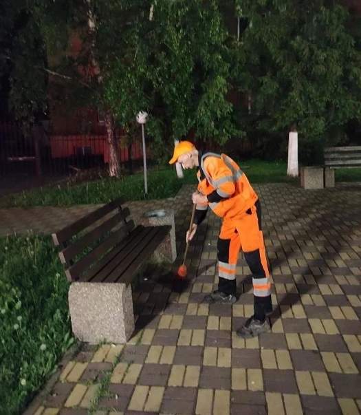 В парках и скверах Курска работают 36 сотрудников и 9 единиц техники