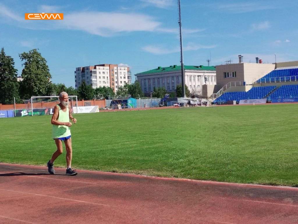 Курянин Валерий Боженов пробежал 76 км в свой 76-й день рождения