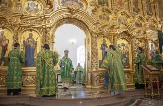 В Курской области епископ освятил новый Свято-Троицкий храм