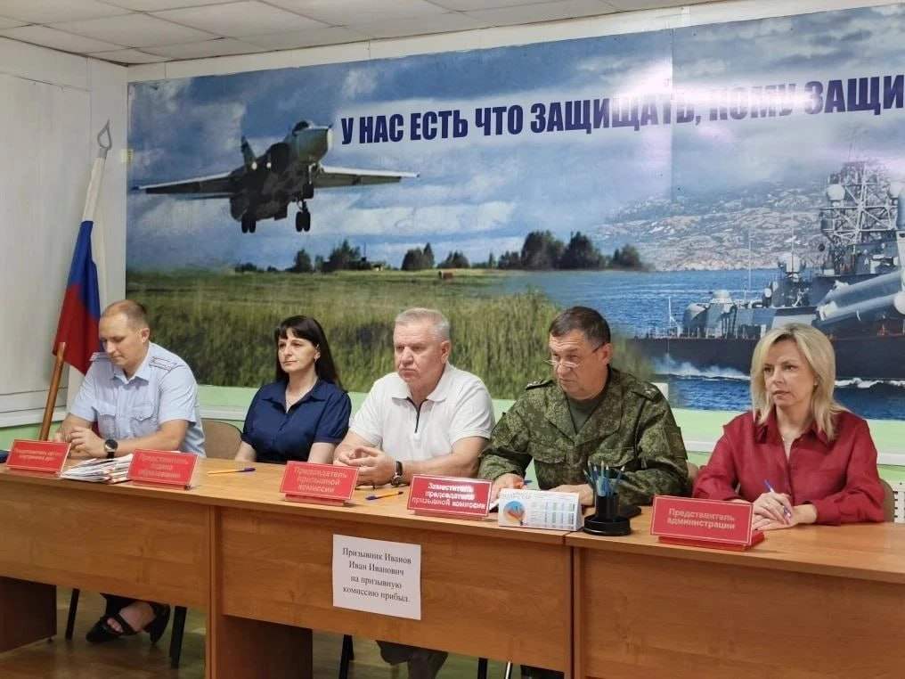 Около 200 курян отправились в армию во время весеннего призыва