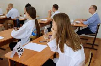 Курские выпускники сдают ЕГЭ по физике и обществознанию