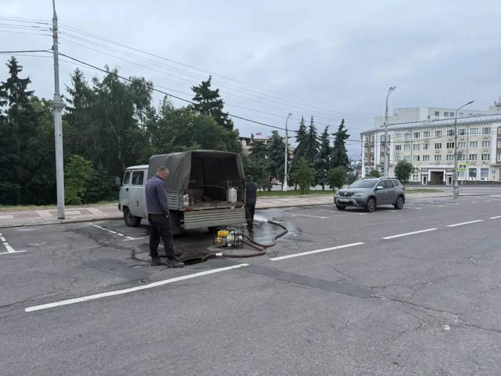 На Красной площади в Курске произошёл порыв трубы
