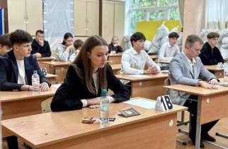 Хинштейн поздравил курских 100-балльников по ЕГЭ