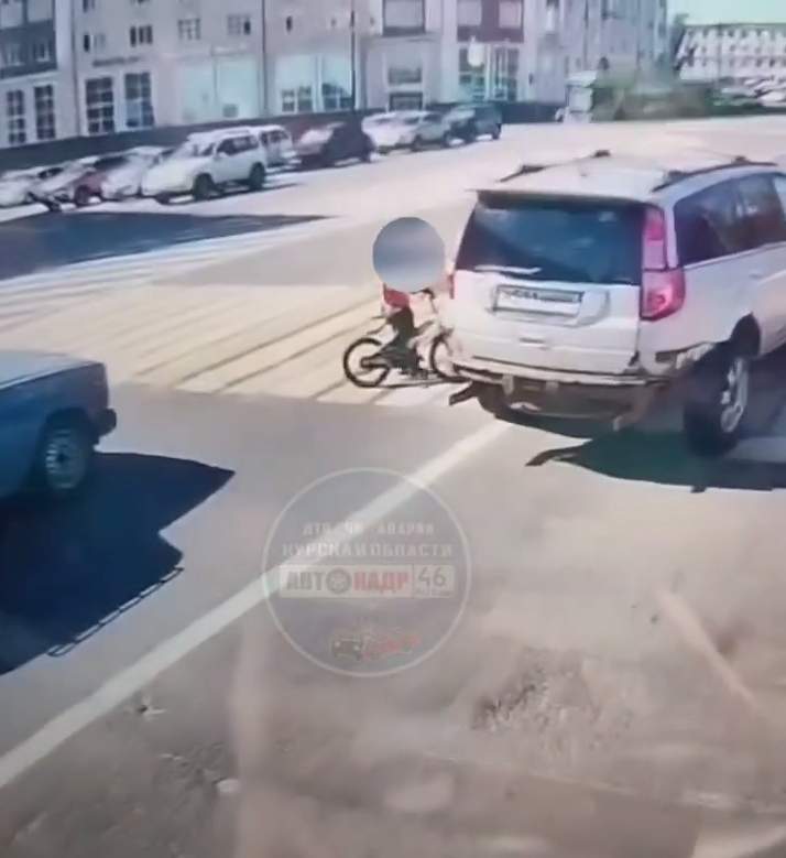 В Курске водитель внедорожника чуть не задавил детей на Красной площади