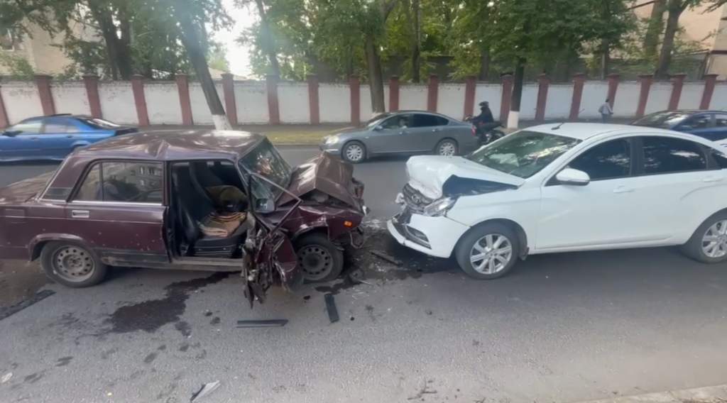 В Курске в массовом ДТП пострадали трое взрослых и 5-летний ребенок