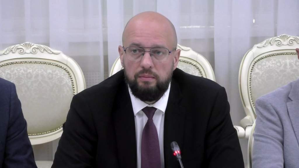 В Курске заменят 500 метров труб для спасения от фекального озера