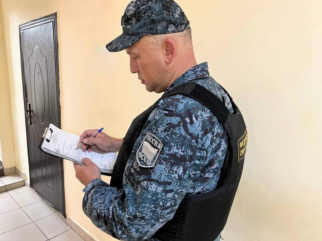 Курянин обматерил суд и поплатился штрафом