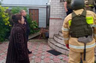 В Курской области пожарные спасали женщину, захлопнувшую дверь в квартиру