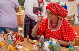 В Курске на КЗТЗ пройдет День молодежи с диджеем и Курянычем