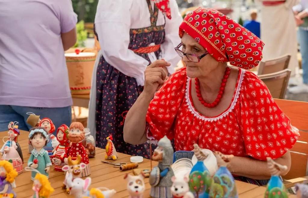 В Курске на КЗТЗ пройдет День молодежи с диджеем и Курянычем