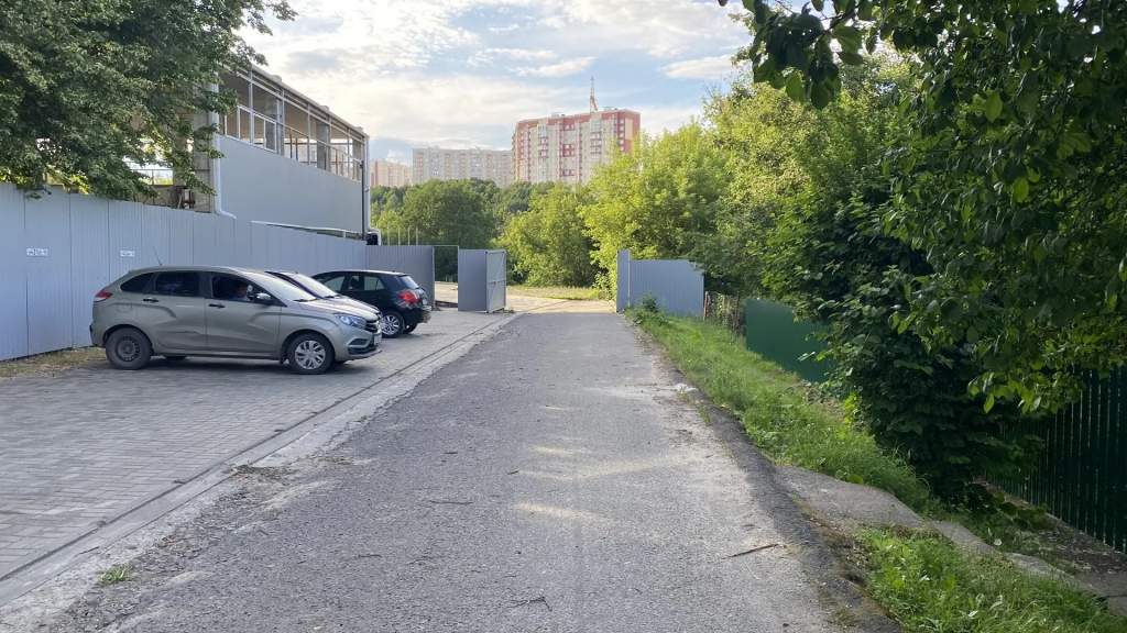 В Курске люди жаловались на ворота бизнесмена, перекрывающие доступ к свалке