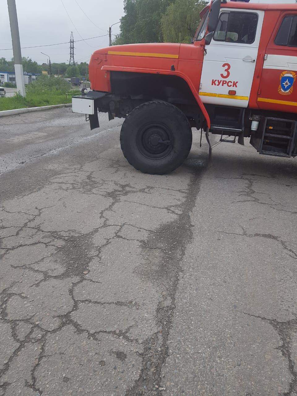 В Курске потушили загоревшийся гараж на Дружбе
