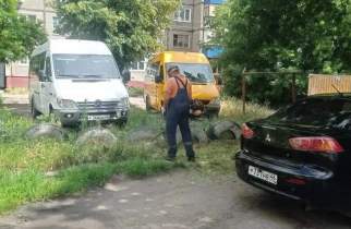В Сеймском округе Курска скосили траву и продезинфицировали подвалы