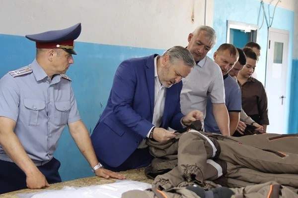 Бизнес заинтересовался производством мебели и спецодежды в курской колонии