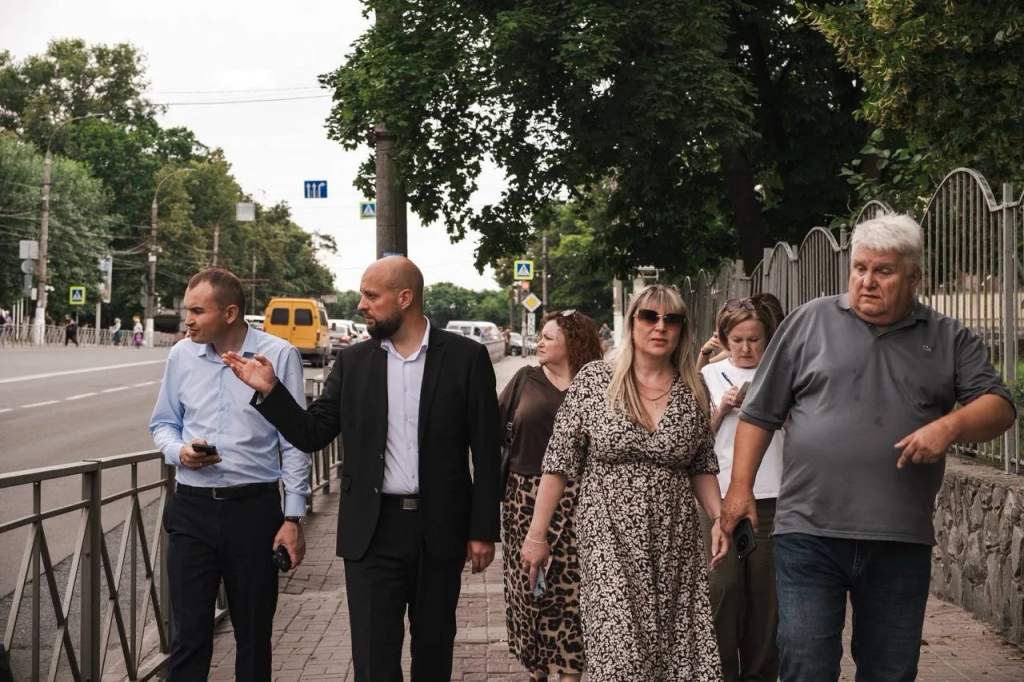 В Курске Маслов нашел массу проблем на улице Дзержинского
