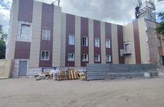 В Курске центру «Русь» меняют фасад и добавляют пандус