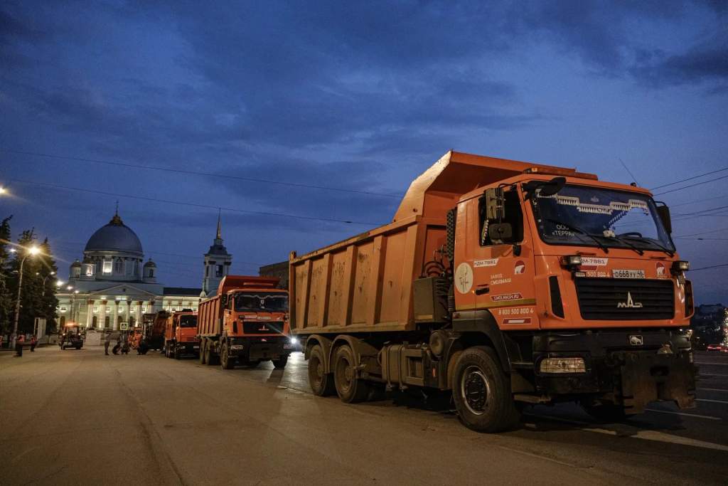 На Красной площади в Курске стартовал дорожный ремонт