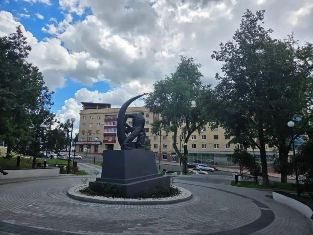 КСП недосчиталась деревьев и работ в сквере «Спутник»