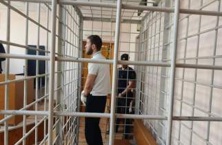 В Курске арестовали 3 парней, которые привязали человека к дереву и подожгли