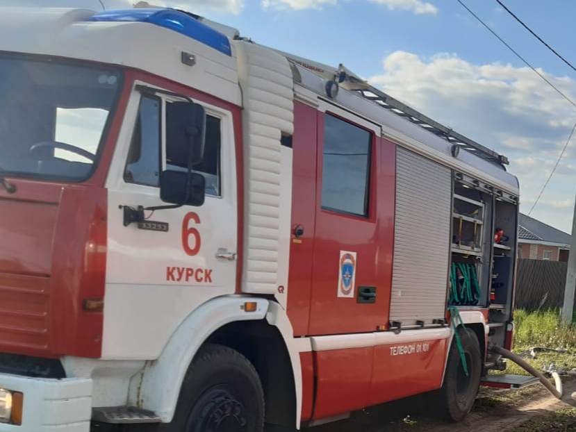 В Курске на улице Комарова загорелась квартира
