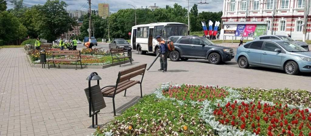 В Курске из парков за неделю вывезли 41 кубометр мусора