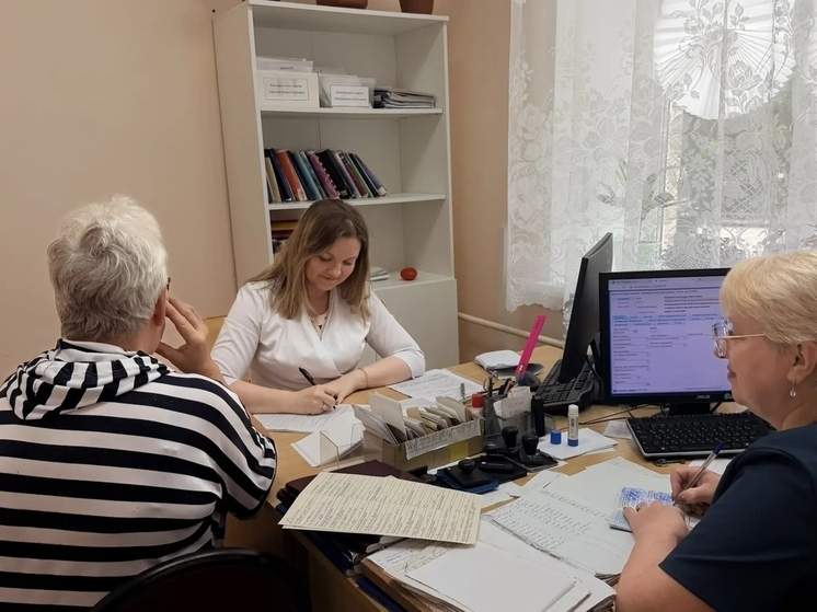 Курские врачи осмотрели 82 пациента в Дмитриевской ЦРБ