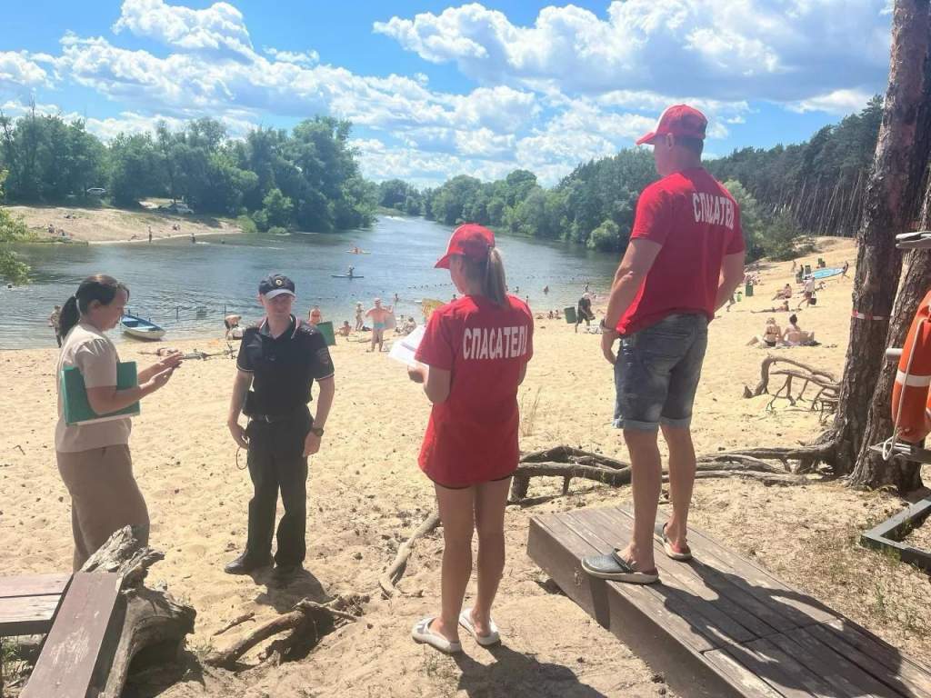 В Курске на Ермошкином озере спасли 5-летнюю девочку и 18-летнего парня
