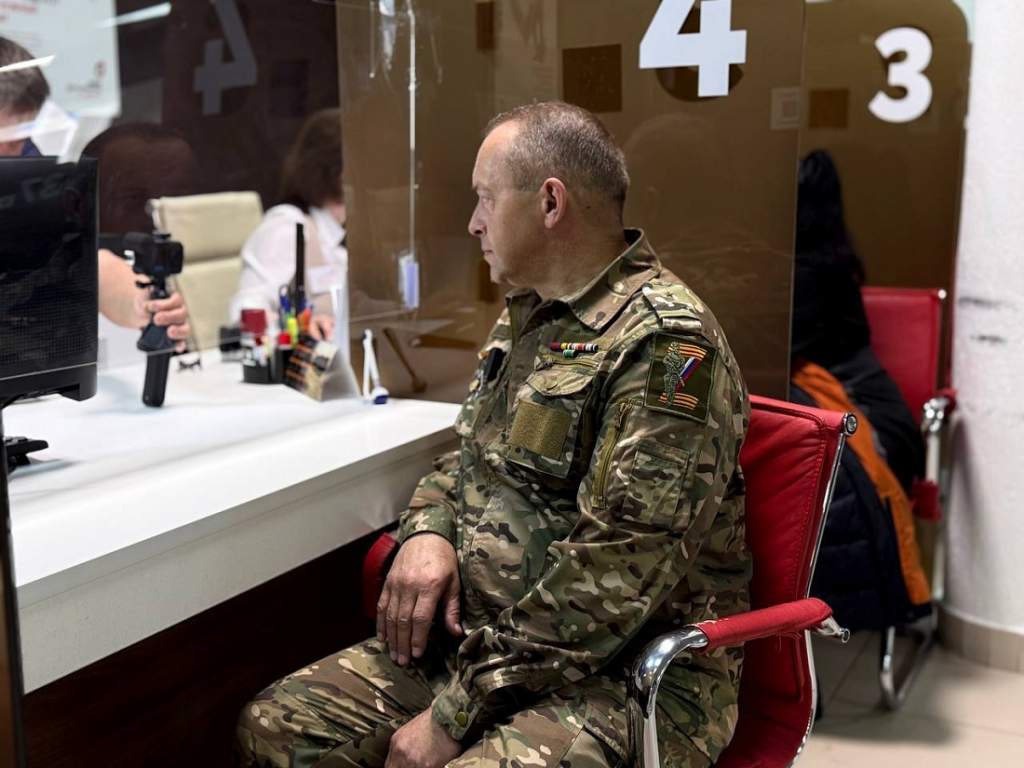 Участникам СВО и их семьям расширили список услуг в МФЦ Курской области