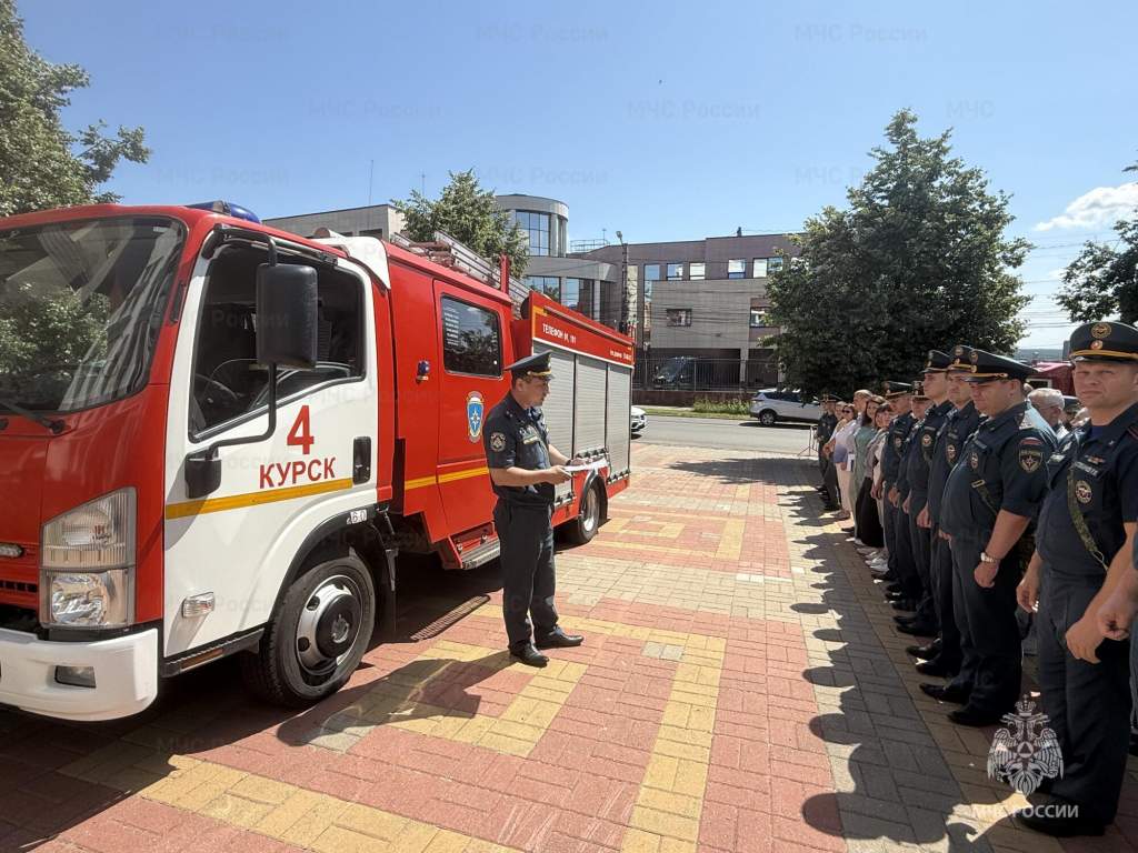Курские спасатели МЧС эвакуировались из-за учебной тревоги