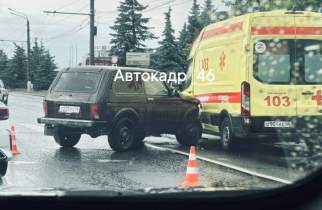 На проспекте Победы в Курске произошло ДТП со скорой помощью