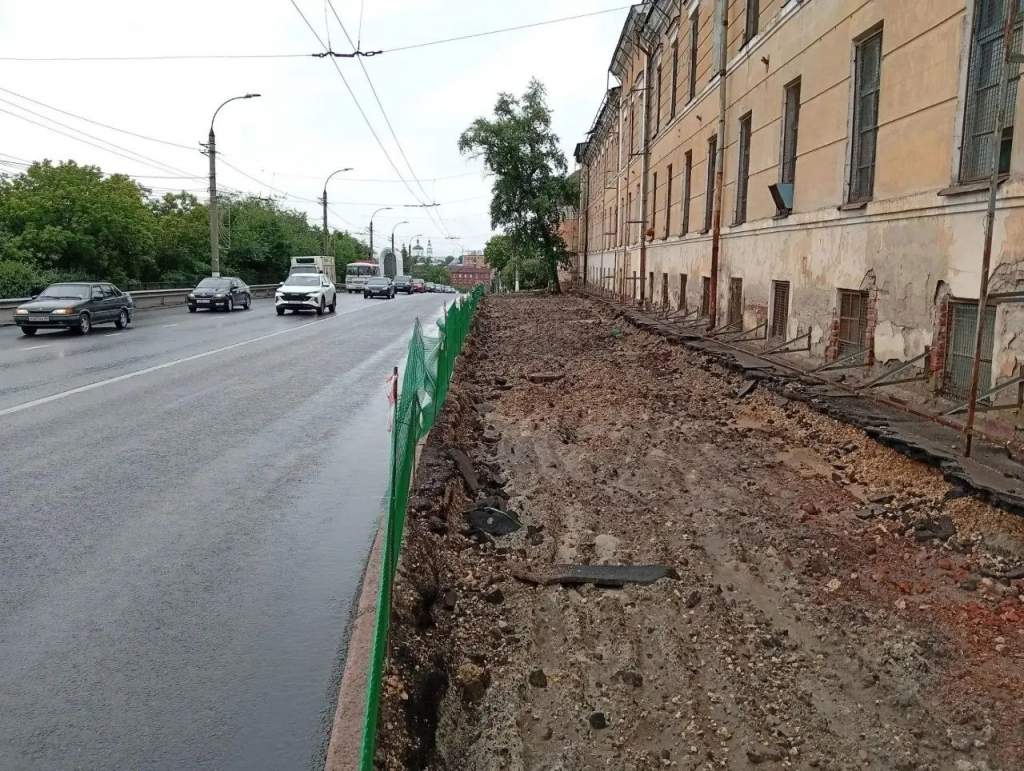 На улице Сонина в Курске начался масштабный ремонт тротуара