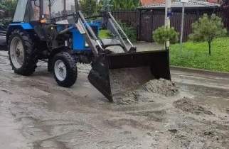 В Курске коммунальщики убрали грязь и ветки на 21 улице