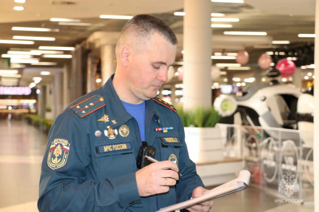 В Курске проверили системы пожарной безопасности в крупном ТЦ