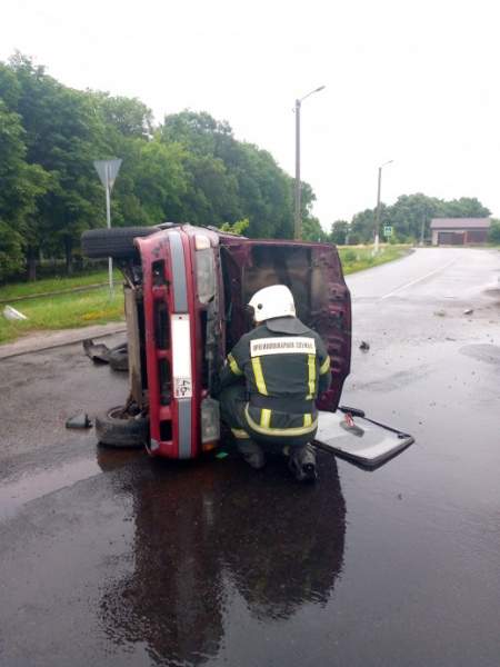 Под Курском перевернулся ВАЗ, водитель попал в больницу