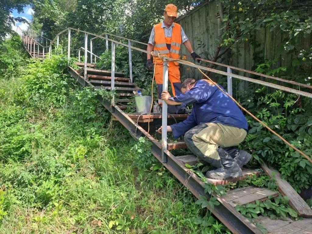 В Курске начали ремонт лестницы на улице Бочарова
