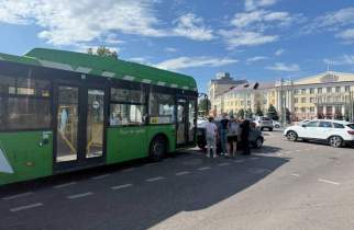 В центре Курска произошло ДТП с автобусом и легковушкой