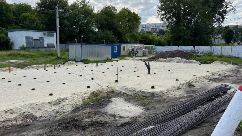 Появились первые кадры со стройплощадки Бегового центра ВФЛА в Курске