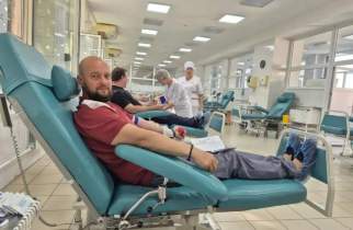 Мэр Курска Евгений Маслов стал донором крови