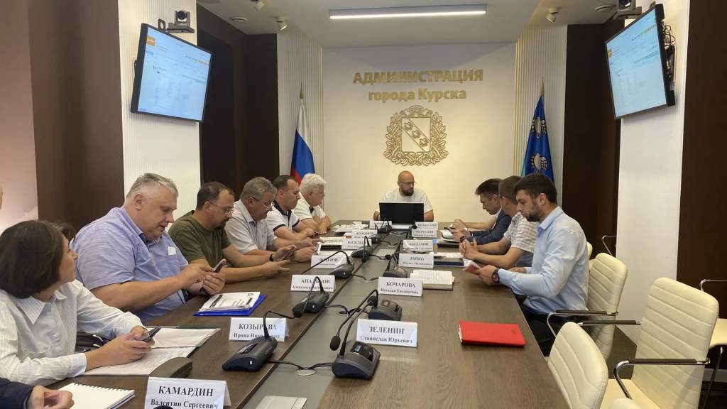 Глава Курска в прямом эфире обсудил проблемы города с подчиненными
