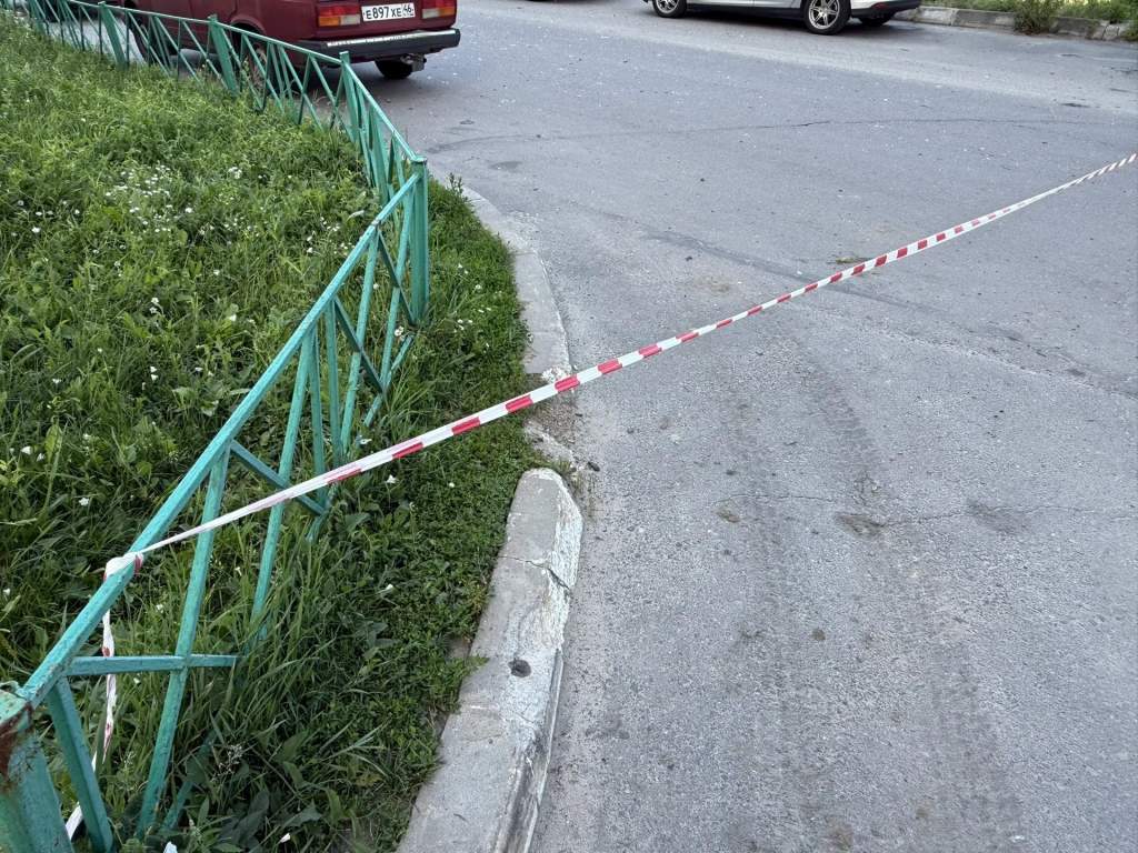 В Курске при очередной атаке БПЛА повреждены 2 многоквартирных дома и 6 авто